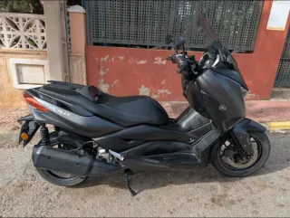 Yamaha Xmax 300