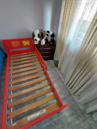 Cama infantil roja con colchon3