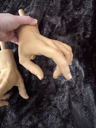 Manos Cristo Natural Madera Cedro