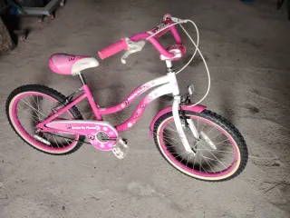 Bicicleta infantil rosa y blanca