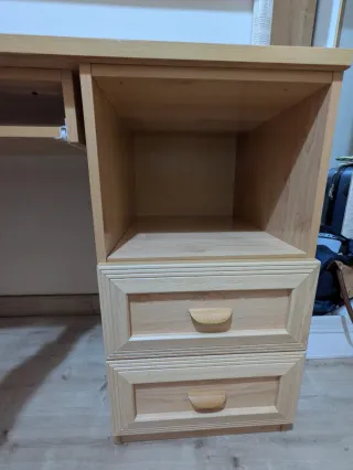 Escritorio madera con estantes y cajones