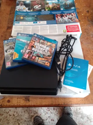 Consola PS4 Slim 500GB +4 Juegos