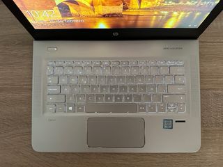 HP Envy 13 | i7 | 8GB RAM | 256GB SSD | Pant. QHD+