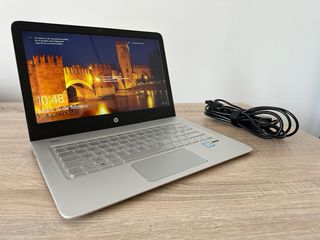 HP Envy 13 | i7 | 8GB RAM | 256GB SSD | Pant. QHD+