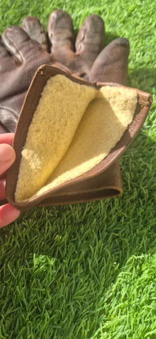 Guantes de piel marrones