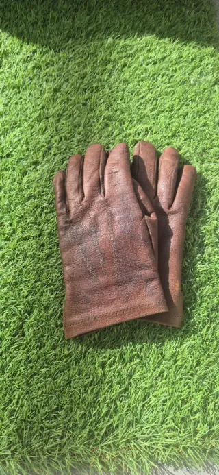 Guantes de piel marrones