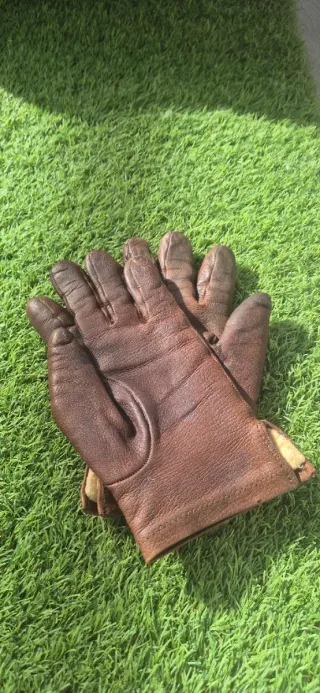 Guantes de piel marrones