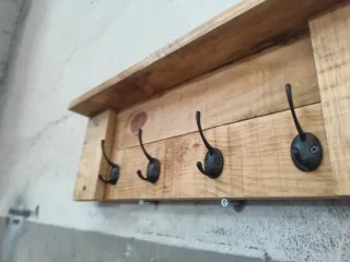 Perchero madera artesanal 4 ganchos
