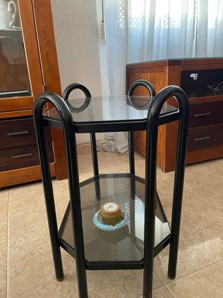 Mesa auxiliar cristal y metal negra