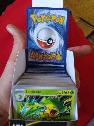 Lote de+ 200 cartas Pokémon comunes y poco comun!
