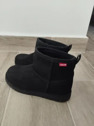 Botas Levi's Negras Talla 37 (UGG dupe)