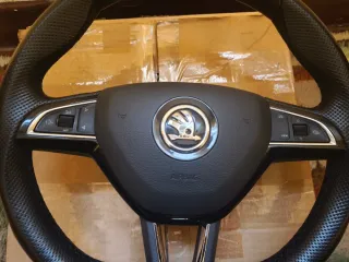 Volante Skoda achatado con airbag y levas