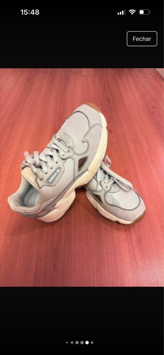 Tênis Adidas cinza e branco