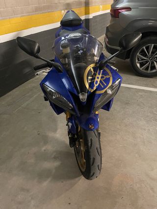 Yamaha R6R Azul y Dorado