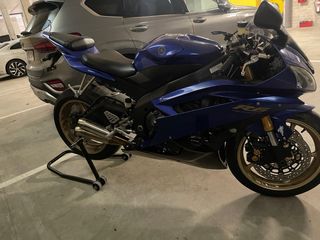 Yamaha R6R Azul y Dorado