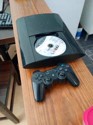 Consola PS3 + Mando + 2 Juegos