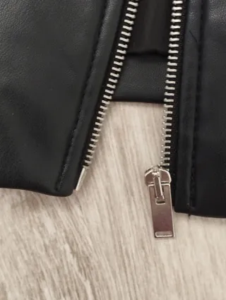 Chaqueta Zara efecto piel cropped