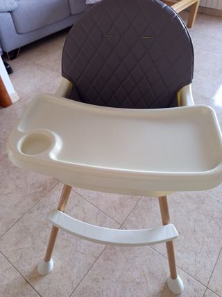 Trona convertible para bebé.