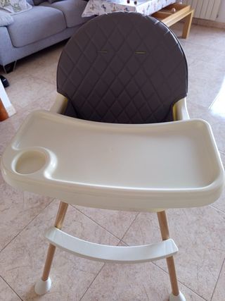 Trona convertible para bebé.