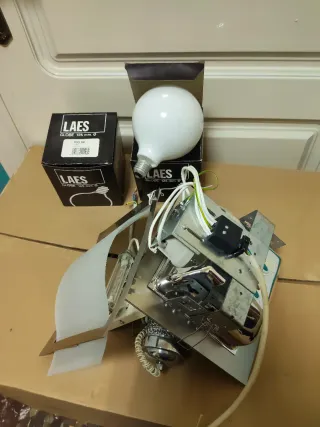 Lote 3 bombillas LAES y 2 apliques