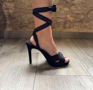 Tacones Adolfo Domínguez Negros Tiras Cruzadas