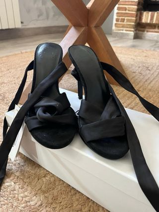 Tacones Adolfo Domínguez Negros Tiras Cruzadas