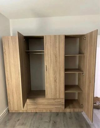 Armario blanco y marrón madera