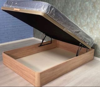 Armario blanco y marrón madera