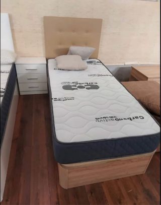 Armario blanco y marrón madera