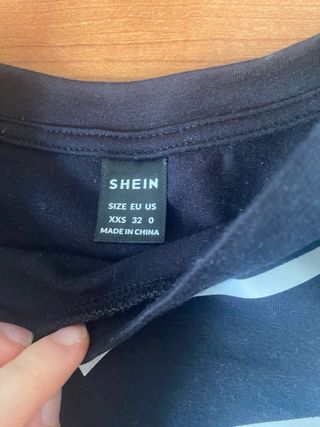 Top negro manga larga con estampado