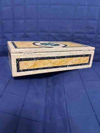 Scatola portagioie in legno beige e verde