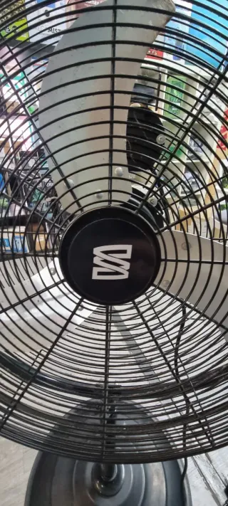 Ventilador de pie negro 120w con 3 velocidades