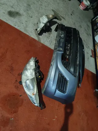 Paragolpes y Faros Delanteros Peugeot 207