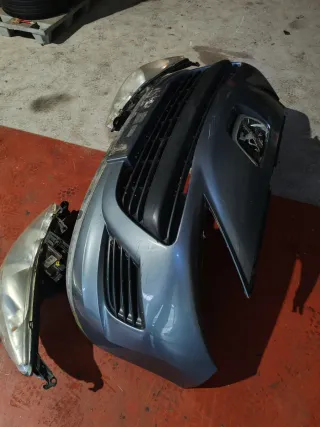 Paragolpes y Faros Delanteros Peugeot 207