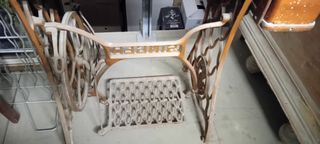 Pie de máquina de coser Singer