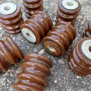 Aislador porcelana cerámico antiguo jicara