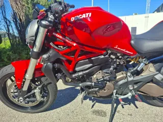 Ducati Monster 821 Roja .Limitable para el A2