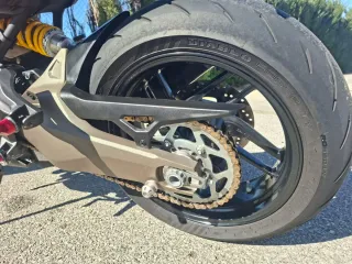 Ducati Monster 821 Roja .Limitable para el A2