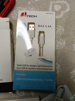 Cavi iPhone e cuffie nuovi