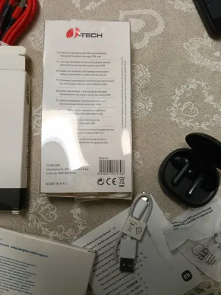 Cavi iPhone e cuffie nuovi