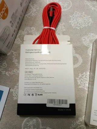 Cavi iPhone e cuffie nuovi