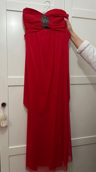 Vestido largo fucsia con pedrería