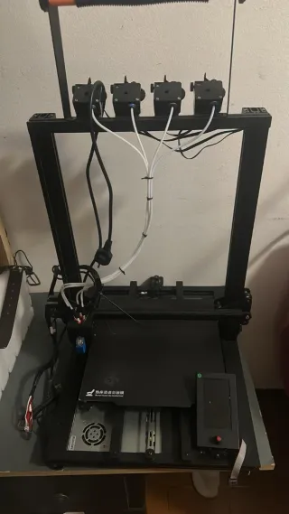 Stampante 3D 4 colori.
