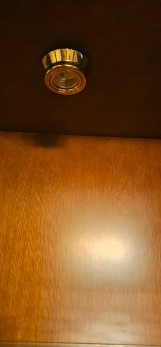 Vitrina con cajonera y luz