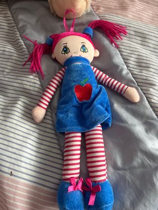 Lote Peluches: Perro Pug, Llama y Muñeca