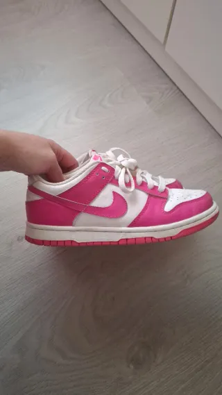 Zapatillas Nike Dunk Low Rosa y Blanco