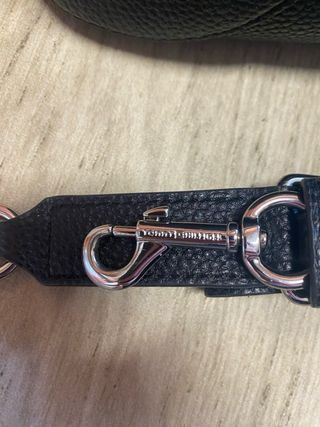 Bolso Tommy Hilfiger negro con bandolera – Nuevo