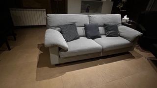 Sofá gris de tela + sillon a juego de regalo.