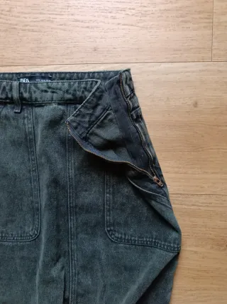 Falda midi vaquera desgastada