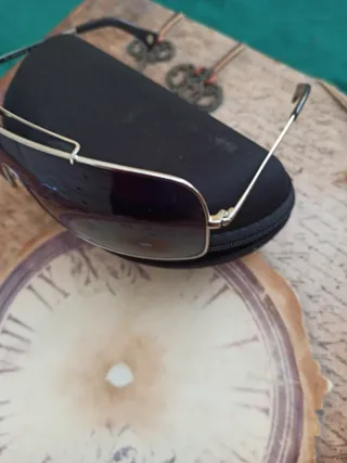 Gafas de sol vintage mujer negras y doradas